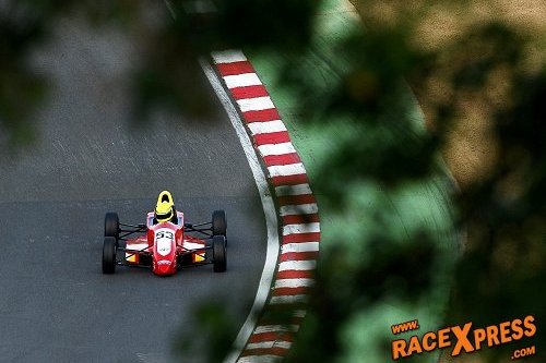 Chris Maliepaard dicht bij sensatie op Formule Ford Festival